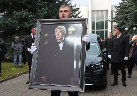 Церемония прощания с Юрием Николаевым завершилась в Москве