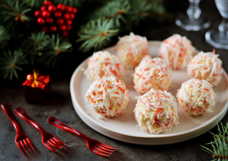 Крабовые шарики с интересным составом: готовим копеечную закуску на Новый год — она точно понравится всем
