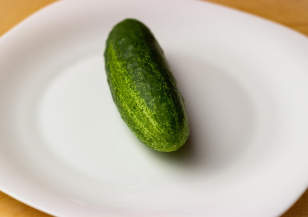 Мстившая мужу за измену россиянка три дня проходила с огурцом во влагалище