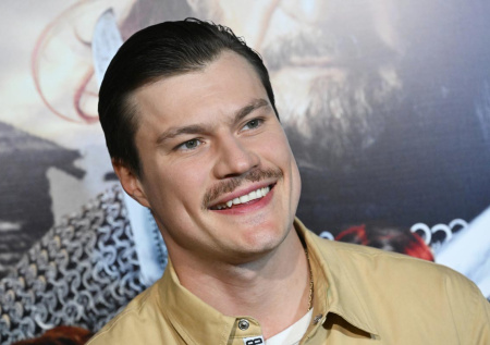 Сравнения с Борисовым, мечты о семье, новые фильмы: как живет Олег Гаас