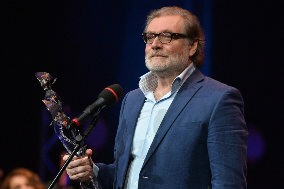 Актер Владимир Симонов, получивший награду в номинации ‭«Лучшая мужская роль» (Минетти, «Минетти‭»), на XXV церемонии награждения лауреатов театральной премии ‭«Хрустальная Турандот» в театре имени Вахтангова