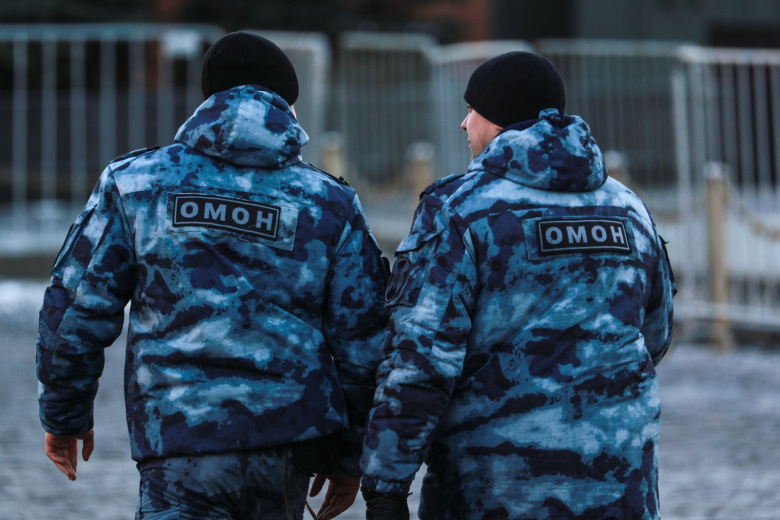 Сотрудники полиции