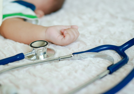 Малышу оторвало руку прямо в утробе матери