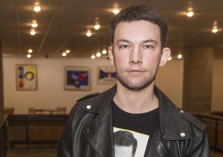 Роман с Гордон, долг по алиментам, драки: как живет Кирилл Емельянов