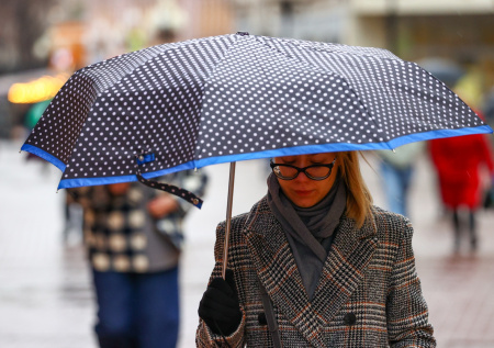 Жуткий ливень и тепло до +10? Погода в Москве в середине недели: чего ждать