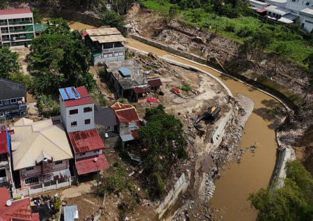 Почти миллион человек эвакуировали из-за тайфуна на Филиппинах