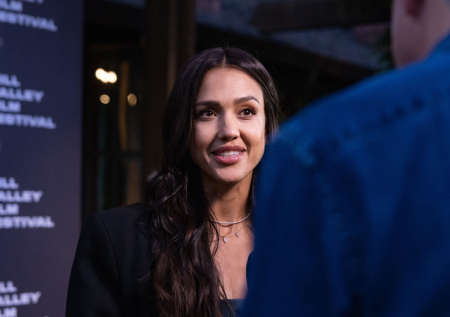 Джессика Альба рассекретила возлюбленного, который младше ее на 11 лет