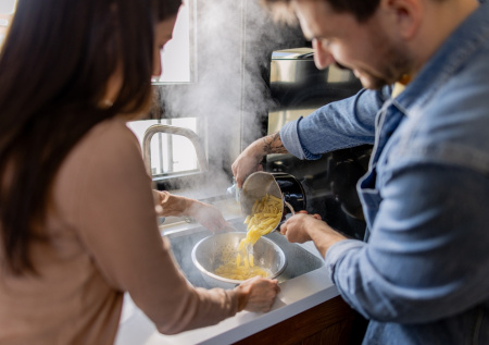 Опасность горячего душа для кухни: почему кипяток губителен для труб