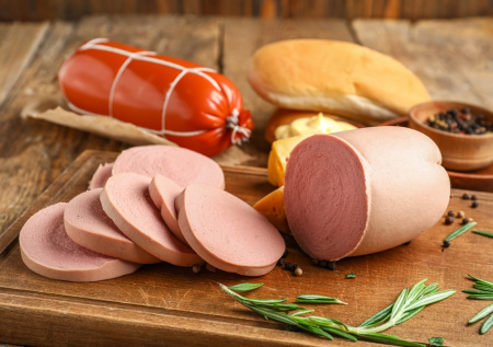 Врач раскрыл пугающие факты о составе мясной колбасы