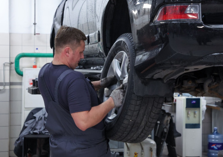 Шины нужно менять на зимние уже сейчас: что важно помнить, как сэкономить
