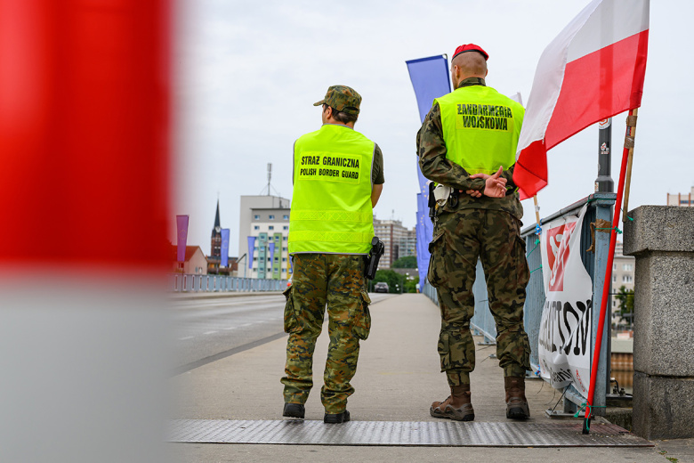 Пограничник и военный полицейский в Польше