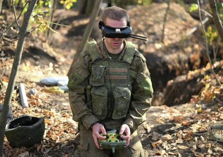 Появились кадры, как дрон ВС России сбил беспилотник ВСУ банкой тушенки