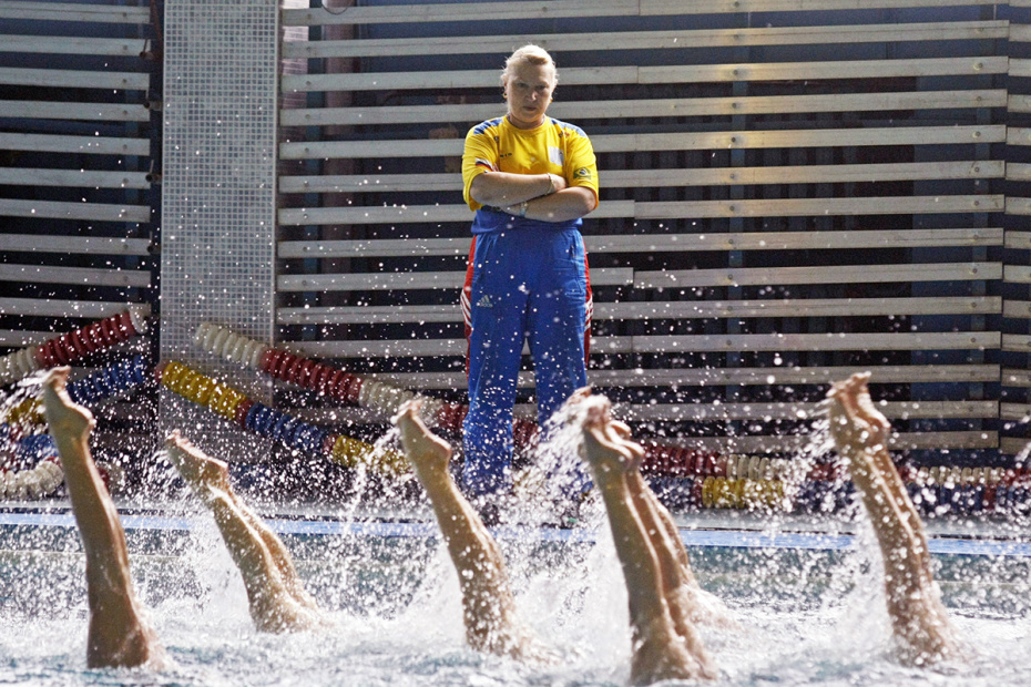 Главный тренер сборной Татьяна Покровская на тренировке сборной России по синхронному плаванию, 2008 год