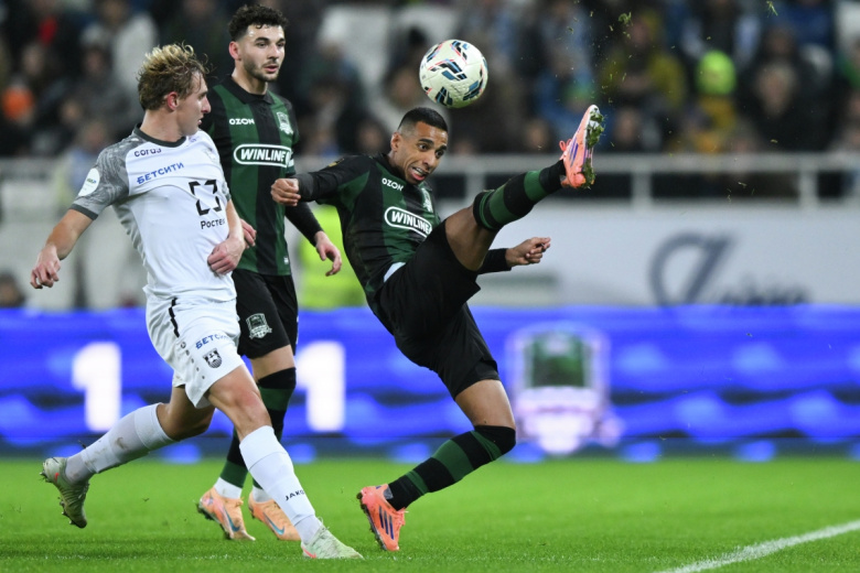 Виктор Са (Краснодар) в матче 15-го тура российской Премьер-лиги (РПЛ) в Калининграде