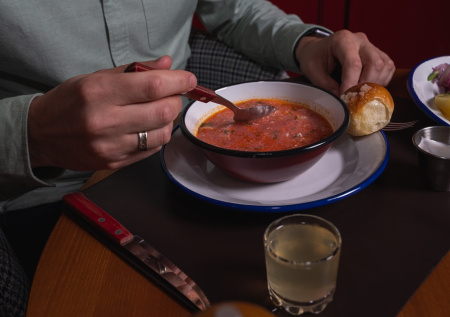 Нутрициолог рассказала, кому ни в коем случае нельзя есть борщ