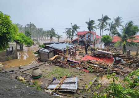 Появились кадры с последствиями разрушительного тайфуна на Филиппинах