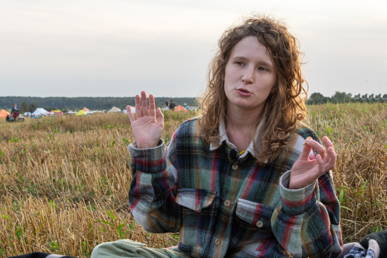 Монеточка (настоящее имя — Елизавета Гырдымова)