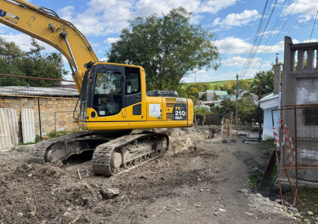 В Симферополе рабочие засыпали траншею с телом упавшего пенсионера