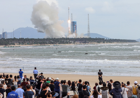 Китай запустил в космос новую группу спутников