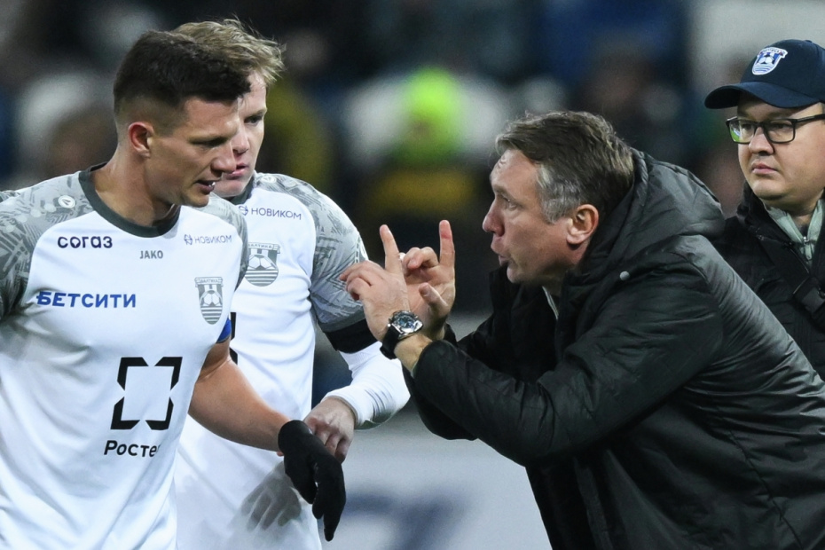 Главный тренер Андрей Талалаев и футболисты клуба «Балтика»