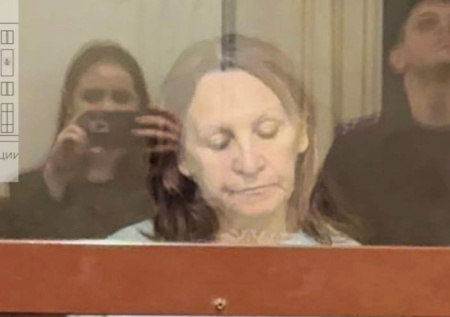 Толкнувшая девочку на рельсы в метро женщина отказалась признать вину