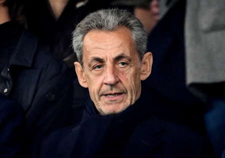 Саркози вышел из парижской тюрьмы и пересел на автомобиль