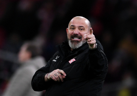 «Не понимает, где находится»: Непомнящий объяснил нервные срывы Станковича