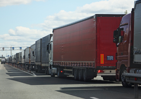 Белоруссия разместит застрявшие литовские грузовики на стоянке