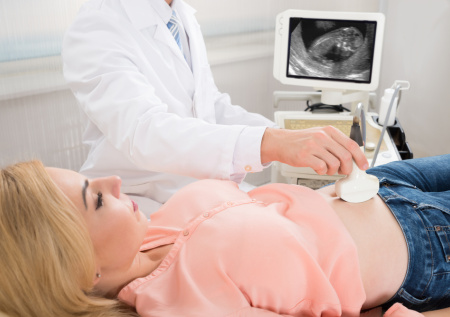 Гинеколог тайно снимал пациенток на военной базе