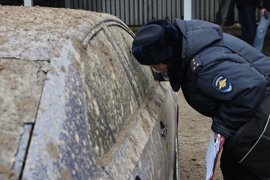 Обрушение конструкции демонтируемого горнолыжного комплекса «Снежком» на проезжую часть в Красногорске
