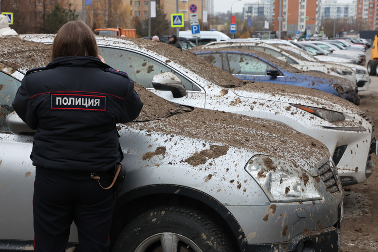Обрушение конструкции демонтируемого горнолыжного комплекса «Снежком» на проезжую часть в Красногорске