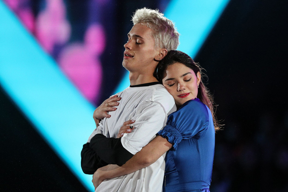 Евгения Медведева и Даня Милохин во время съемки проекта «Ледниковый период — 2021»