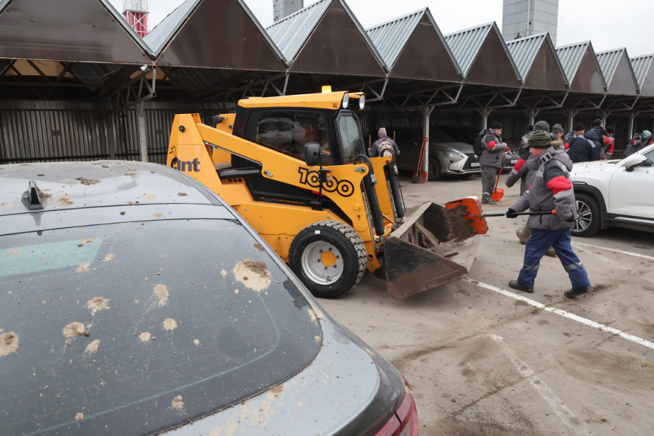Обрушение конструкции демонтируемого горнолыжного комплекса «Снежком» на проезжую часть в Красногорске