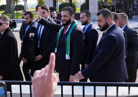 Стало известно, что Трамп подарил новому президенту Сирии