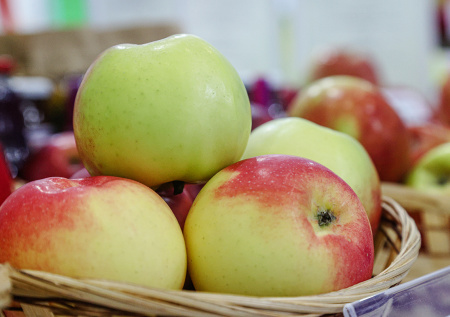 Один простой фрукт сохранит крупы свежими: бабушкины секреты современной кухни