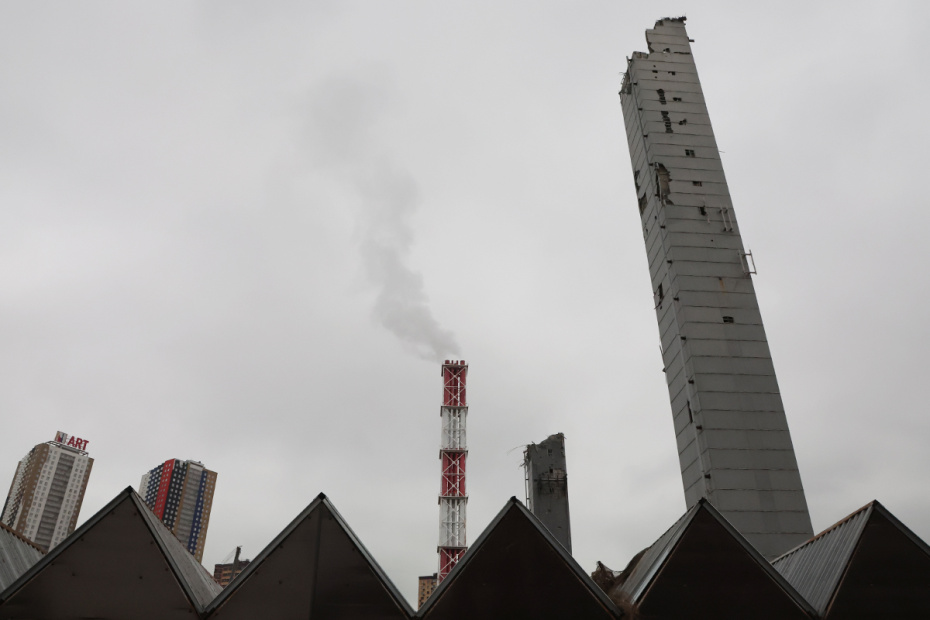 Обрушение конструкции демонтируемого горнолыжного комплекса «Снежком» на проезжую часть в Красногорске