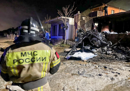 Названы две возможные причины крушения вертолета в Дагестане