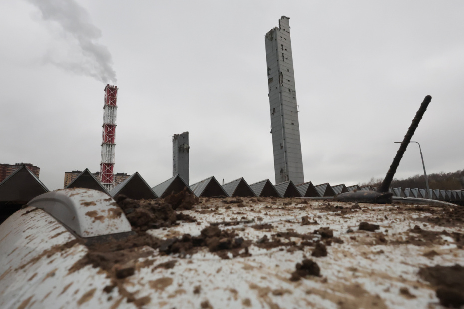 Обрушение конструкции демонтируемого горнолыжного комплекса «Снежком» на проезжую часть в Красногорске