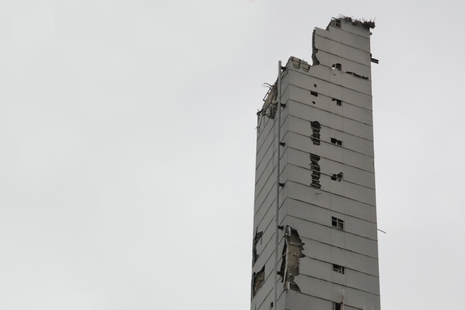 Обрушение конструкции демонтируемого горнолыжного комплекса на проезжую часть в Красногорске