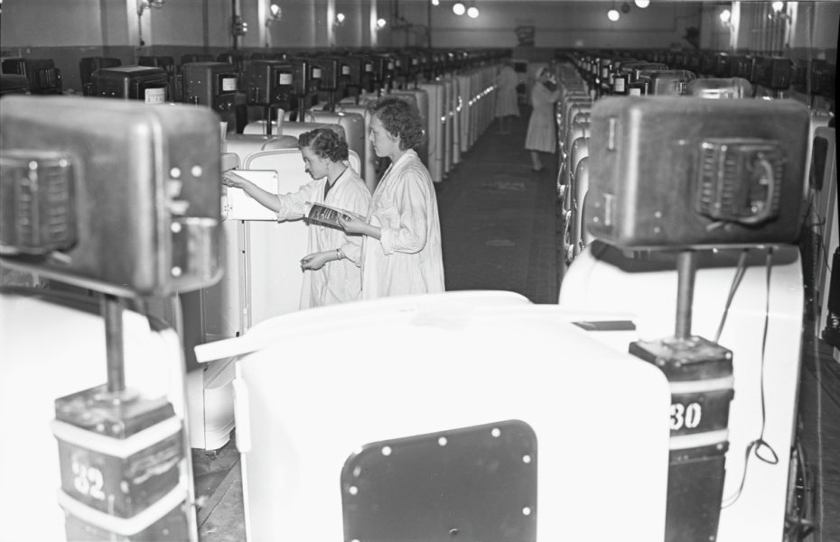 В цехе бытовых холодильников «ЗИЛ» Московского автомобильного завода имени И. А. Лихачева