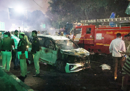 Взрыв автомобиля в Индии мог быть атакой смертника