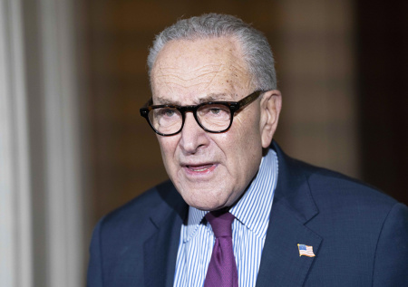 В США призвали к отставке лидера Демпартии в Сенате