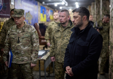 Политолог из Венгрии увидел попытку Зеленского снять с себя вину