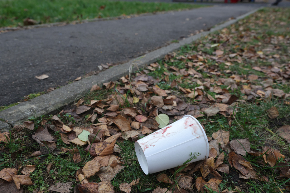 Красногорск. Обстановка на месте взрыва в Красногорске, где девятилетний мальчик получил тяжелые травмы после взрыва самодельного устройства, спрятанного в десяти рублевой купюре
