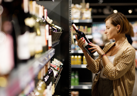 Эксперт озвучил, кто выиграет от повышения акцизов на вино