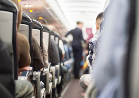 Туристку не взяли на борт самолета из-за травм после аварии