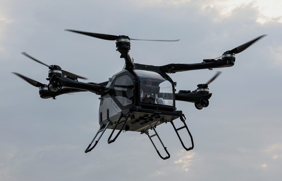 Китайская компания Xpeng Aeroht представила новый автомобиль с летающим модулем Aeroht One в Дубае