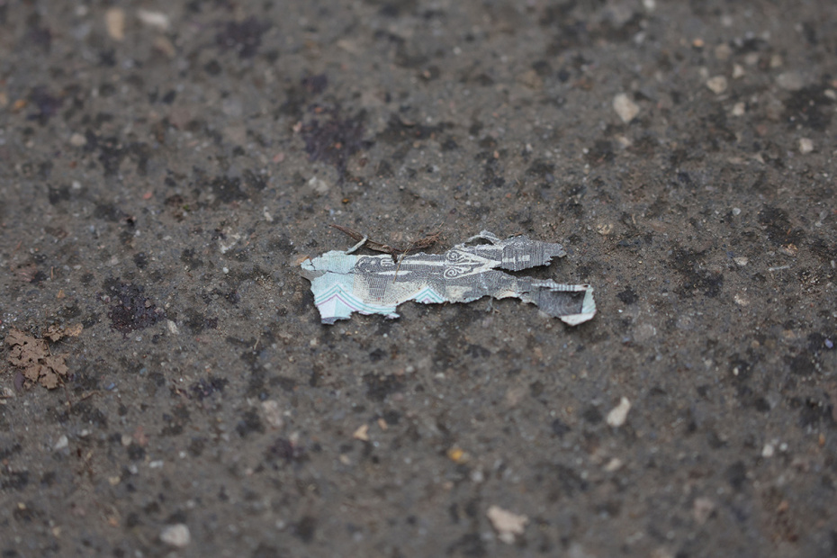 Красногорск. Обстановка на месте взрыва в Красногорске, где девятилетний мальчик получил тяжелые травмы после взрыва самодельного устройства, спрятанного в десяти рублевой купюре