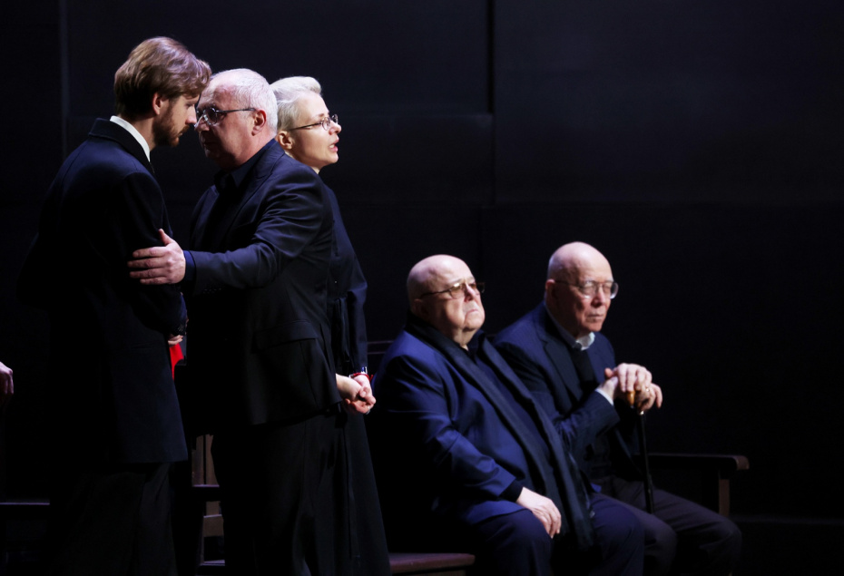 Церемония прощания с народным артистом России Владимиром Симоновым в Театре им. Евгения Вахтангова в Москве