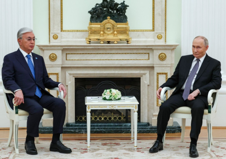 Путин назвал долю расчетов России и Казахстана в национальных валютах